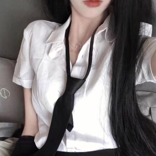 只在那里发光